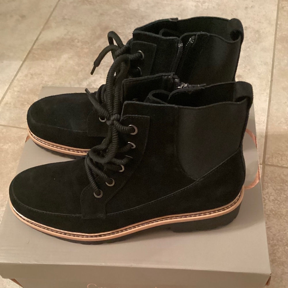 NEW IN BOX…. Crown Vintage Shay Bootie….Size 9